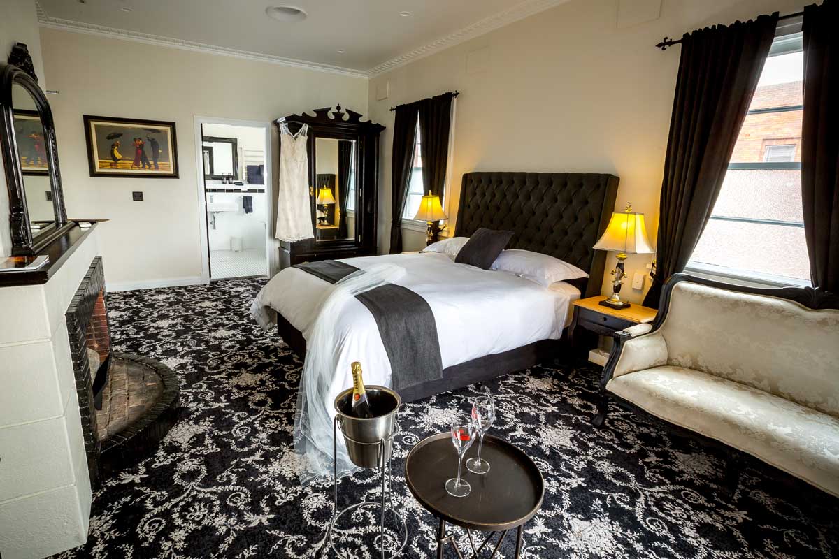 room champagne commercial boutique hotel tenterfield